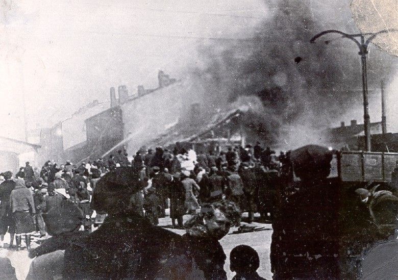 The Warsaw ghetto in flames